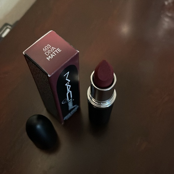 Macximal Lipstick - Picture 3 of 5